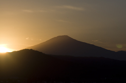 鳥海山夕日 1022.jpg