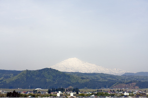 鳥海山写真2016.5.9.jpg