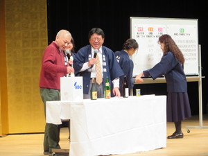 抽選会③(入船亭扇遊).JPG